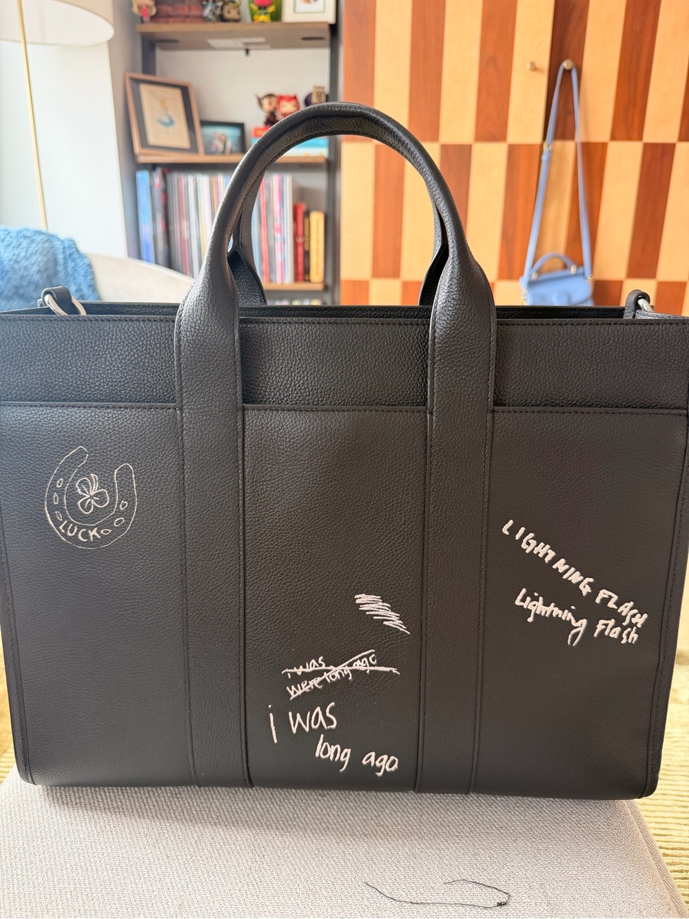 Coach Wesley Tote Black Pebbled Leather with Sketch Print - Picture 4 of 7